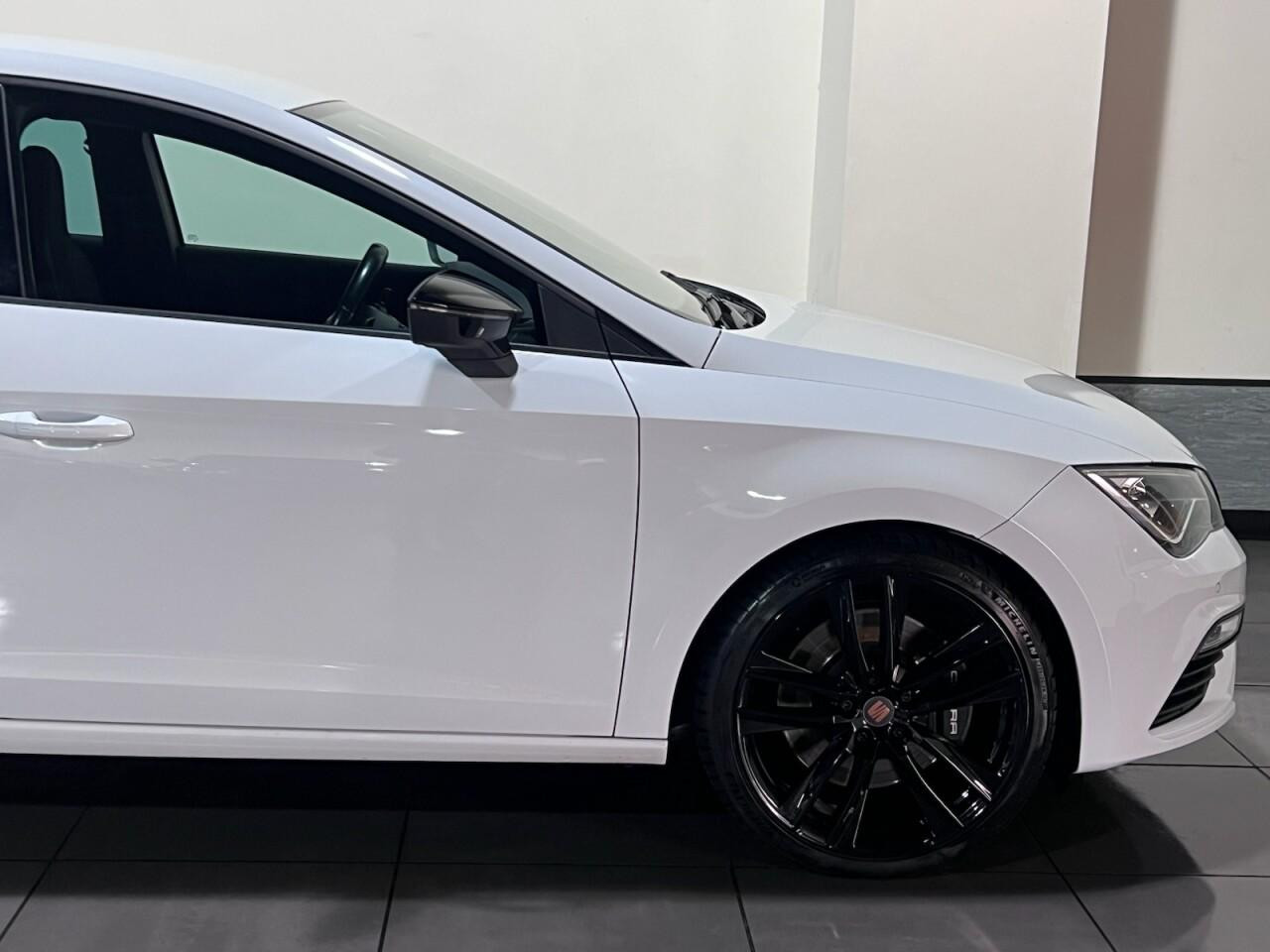 Voiture
                                                 SEAT Leon 2.0 TSI Cupra 290 Lux Hatchback 5dr Petrol DSG Euro 6 (s/s) (290 ps)