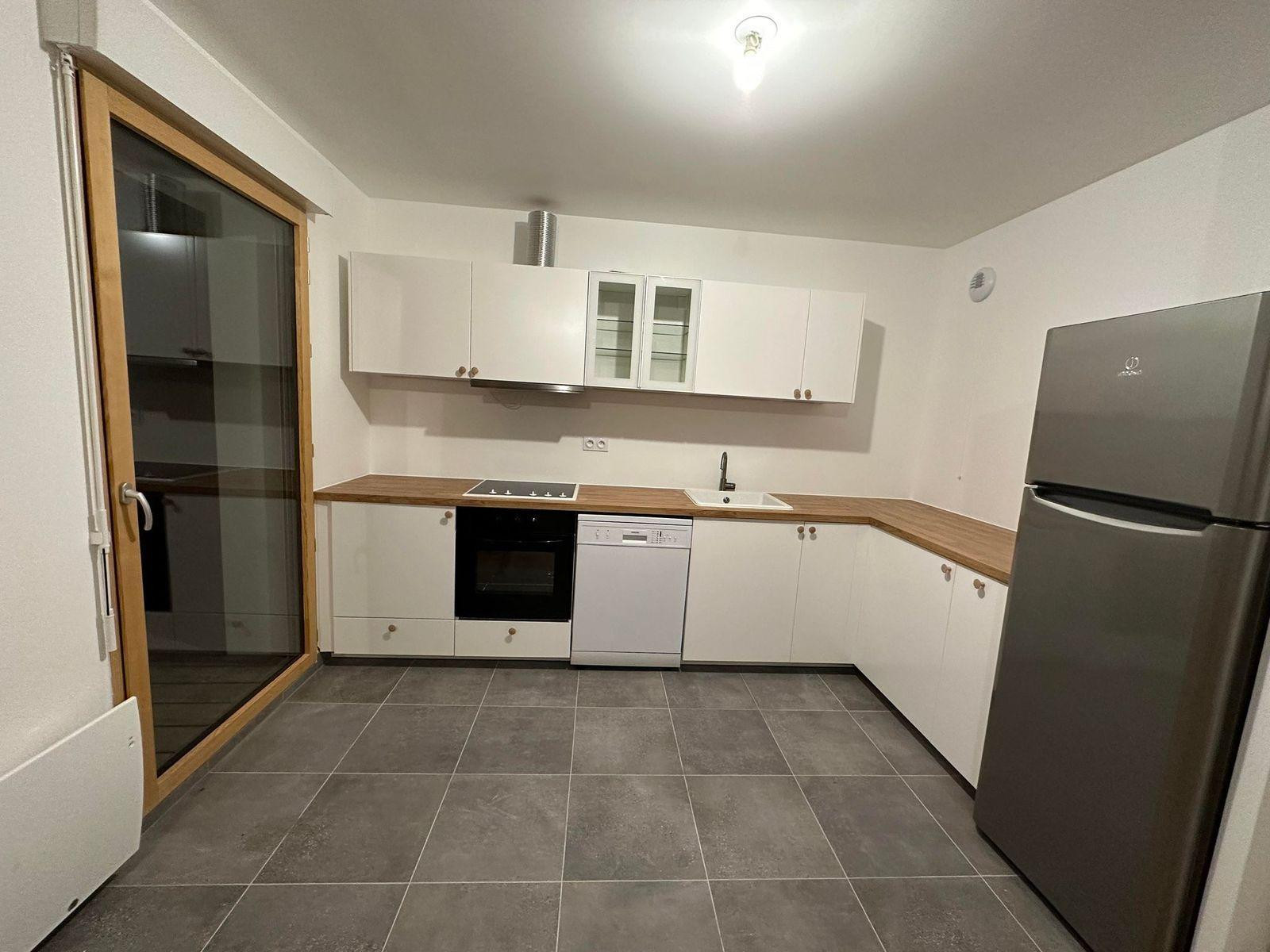 
                                                Location
                                                 semi meublée neuf-4 pièces 90m2 - 70m2 Terrace