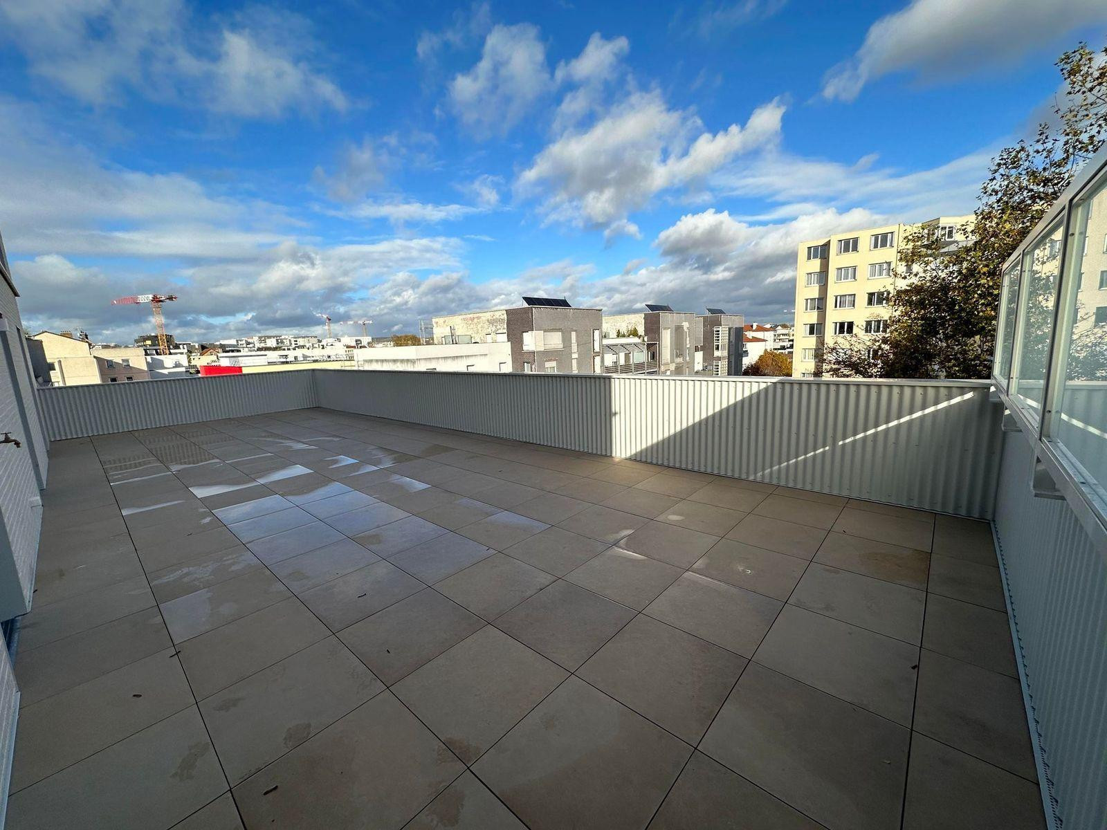 
                                                Location
                                                 semi meublée neuf-4 pièces 90m2 - 70m2 Terrace