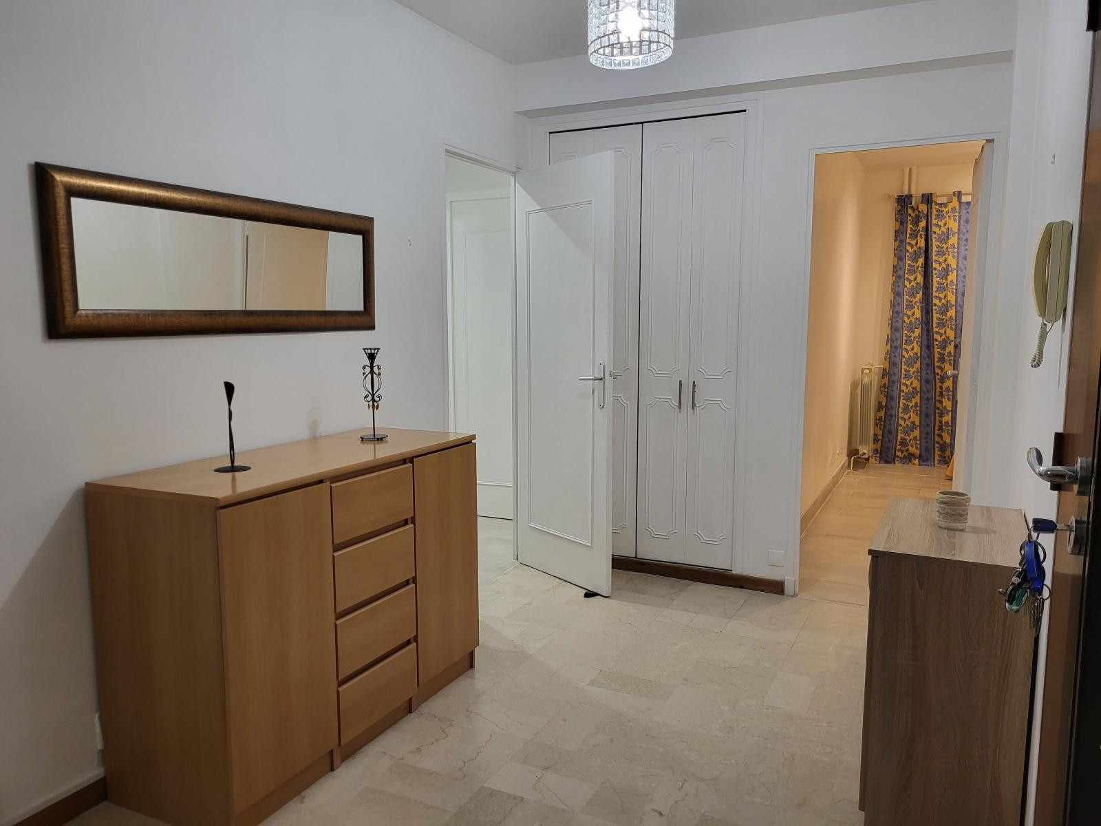 
                                                Location
                                                 Sérénité, calme et confort- 2 chs – Marseille 4e