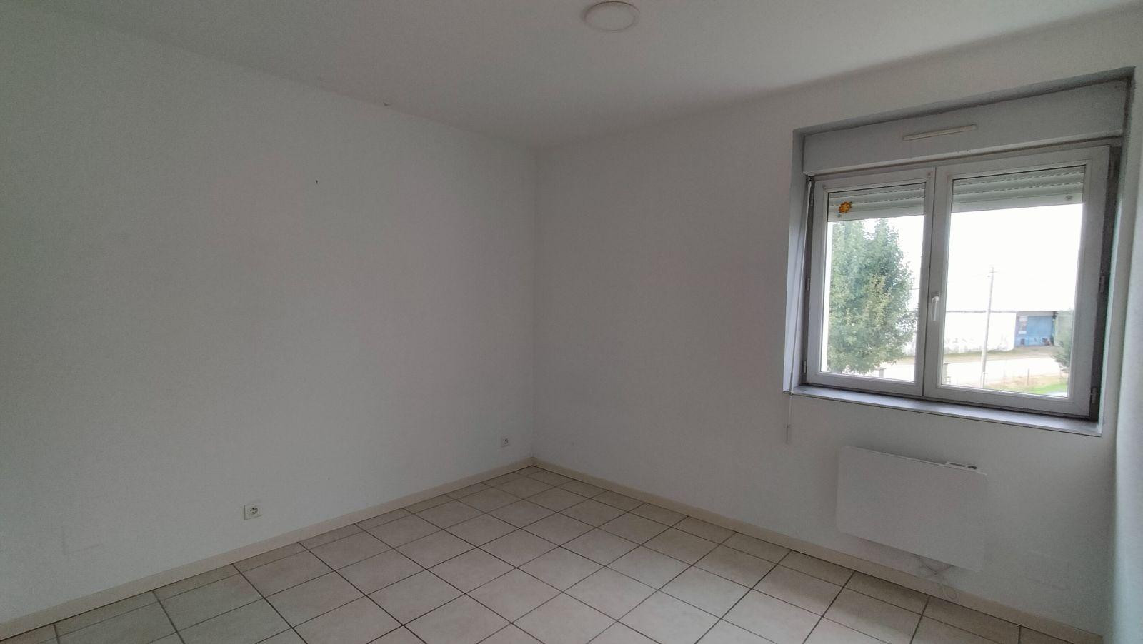 
                                                Location
                                                 Situé à 10 mn du centre de Nevers