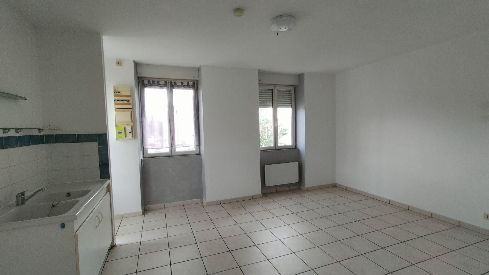 
                                                Location
                                                 Situé à 10 mn du centre de Nevers