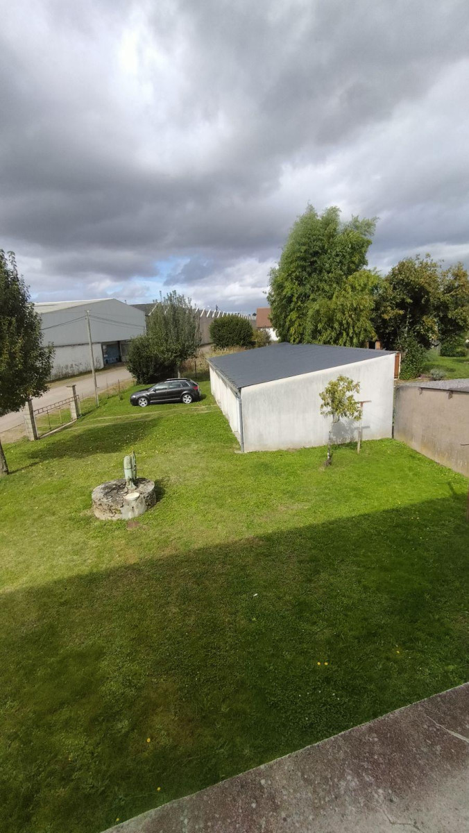 
                                                Location
                                                 Situé à 10 mn du centre de Nevers