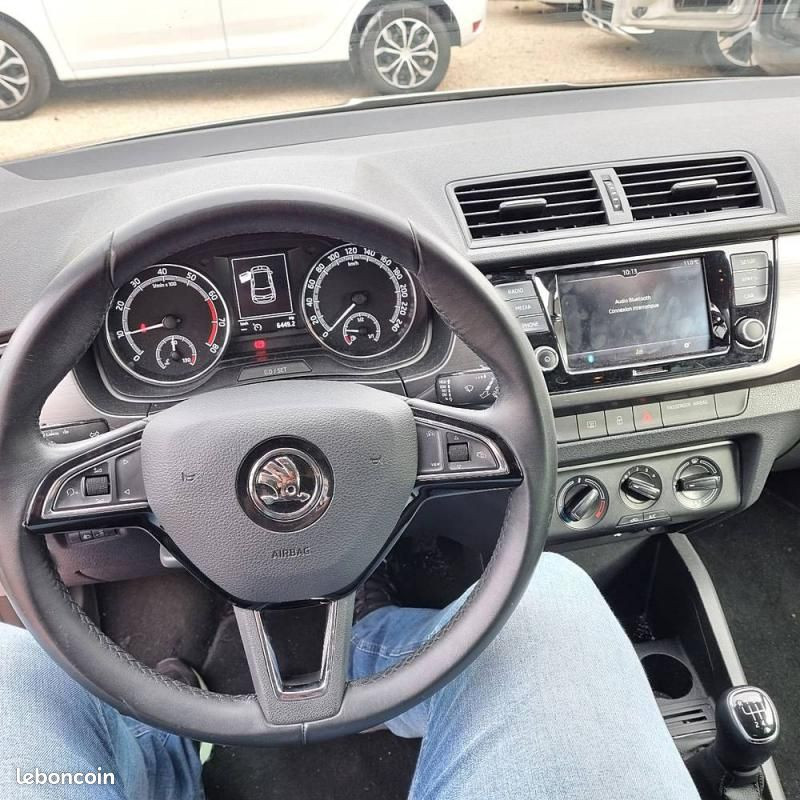 
                                                Voiture
                                                 Skoda Fabia 1.0 TSI - 12V TURBO