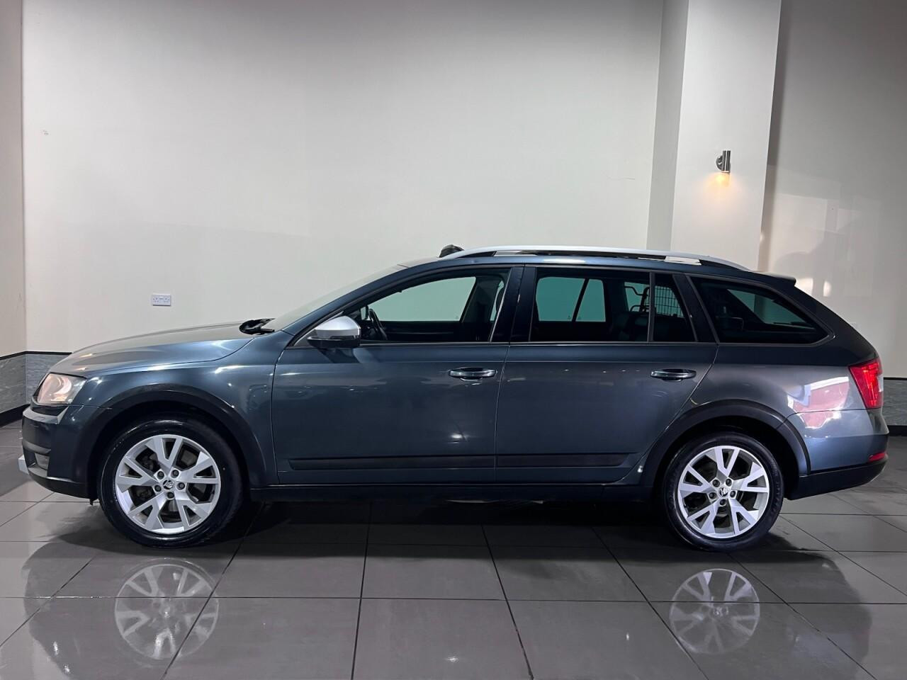 Voiture
                                                 SKODA Octavia 2.0 TDI Scout Estate 5dr Diesel DSG 4WD Euro 6 (s/s) (184 ps)