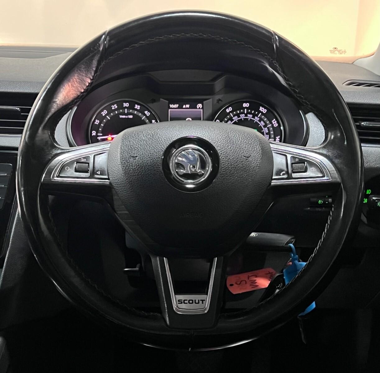 Voiture
                                                 SKODA Octavia 2.0 TDI Scout Estate 5dr Diesel DSG 4WD Euro 6 (s/s) (184 ps)