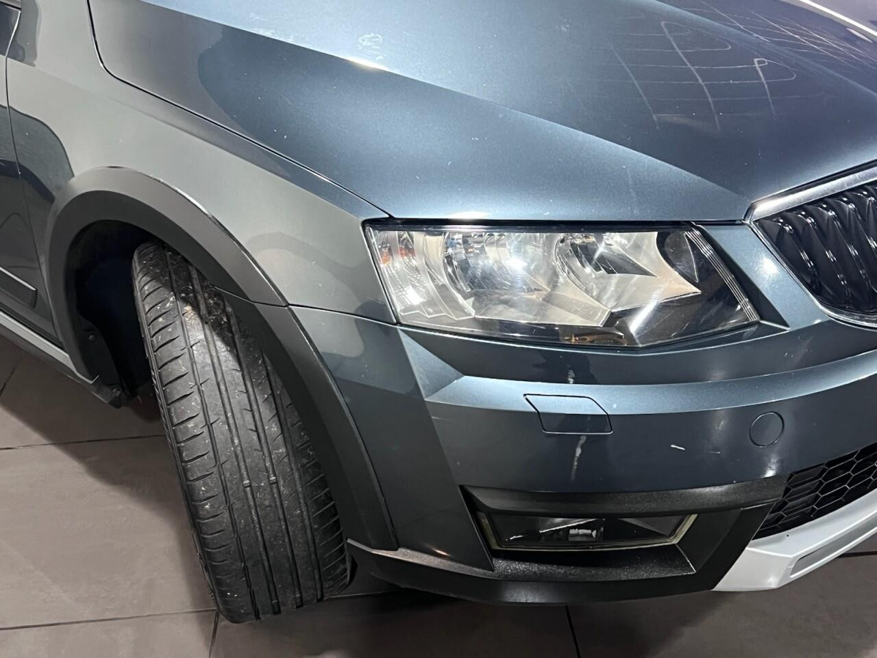 Voiture
                                                 SKODA Octavia 2.0 TDI Scout Estate 5dr Diesel DSG 4WD Euro 6 (s/s) (184 ps)