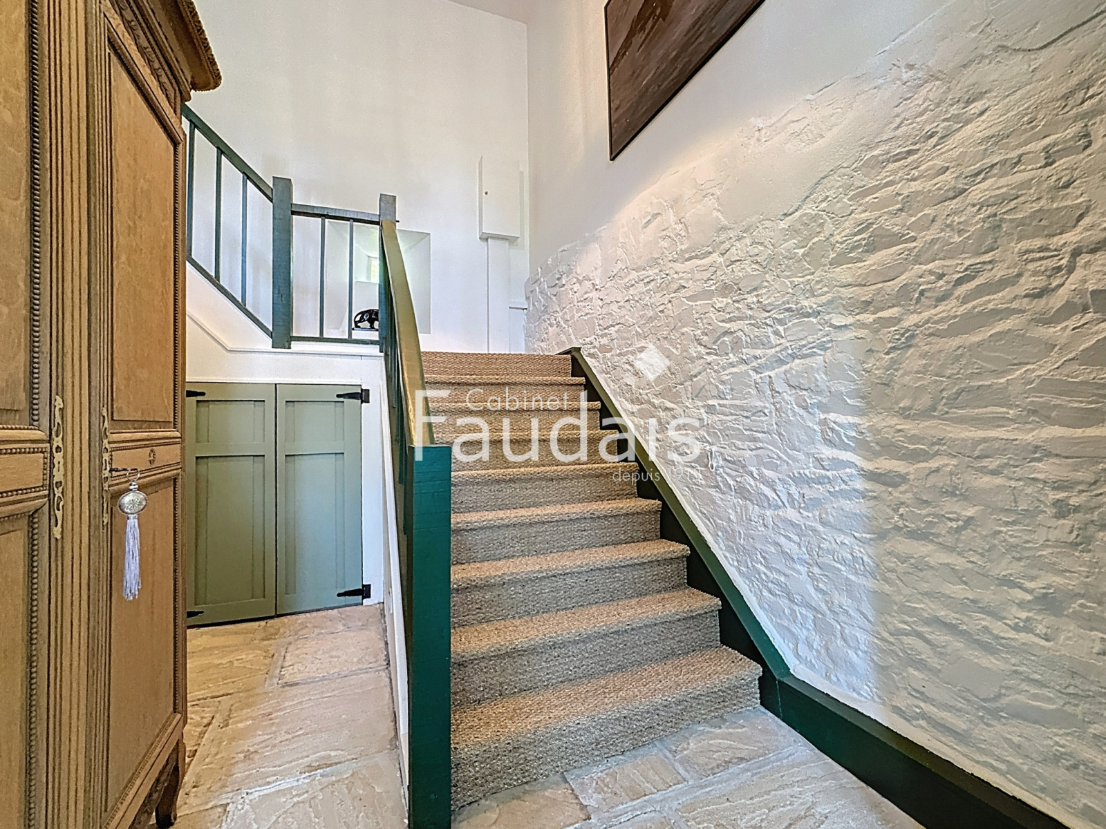 
                                                Vente
                                                 Soulles -maison de charme en pierre de 167 m2 avec vie de pl