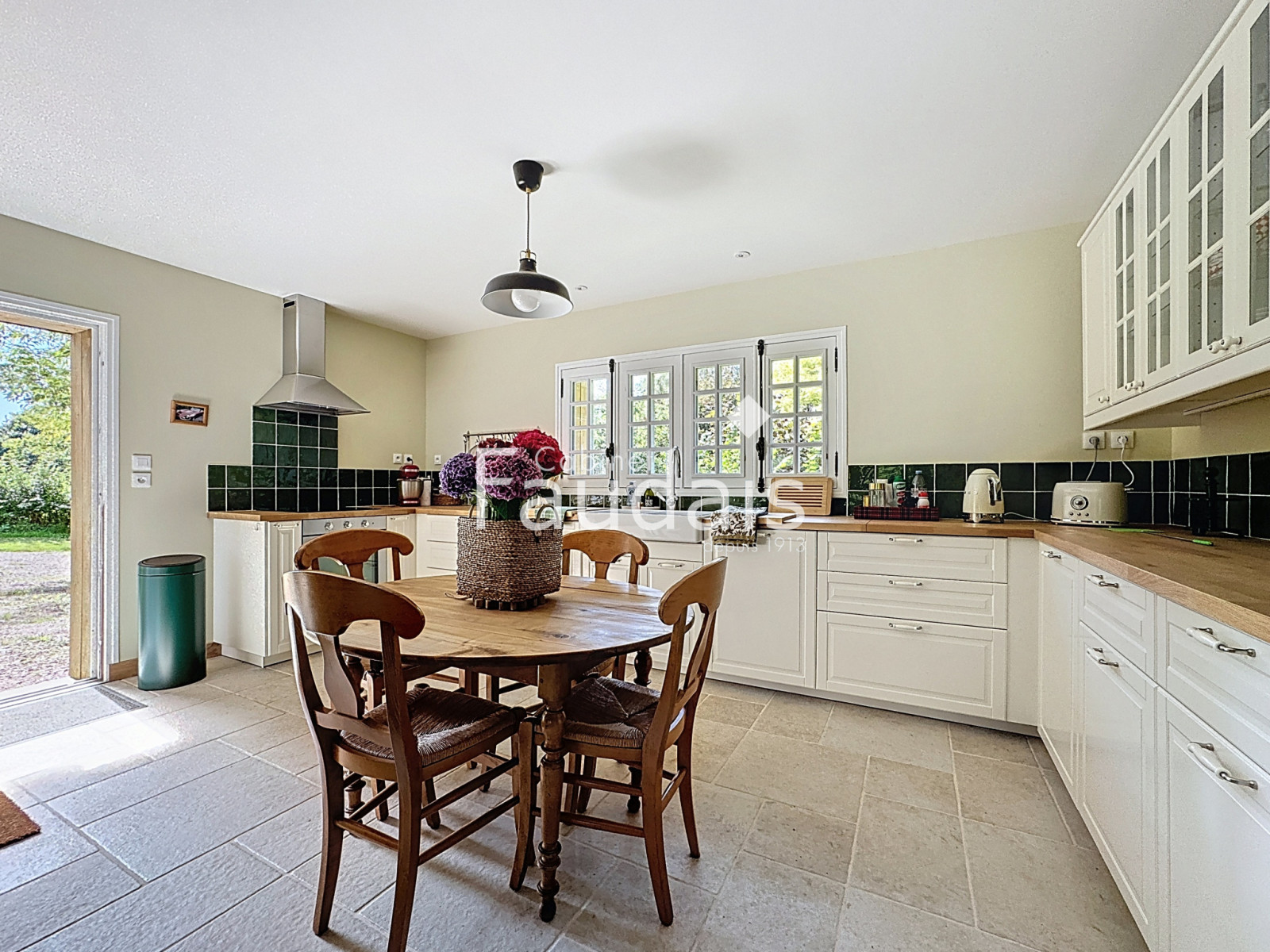 
                                                Vente
                                                 Soulles -maison de charme en pierre de 167 m2 avec vie de pl