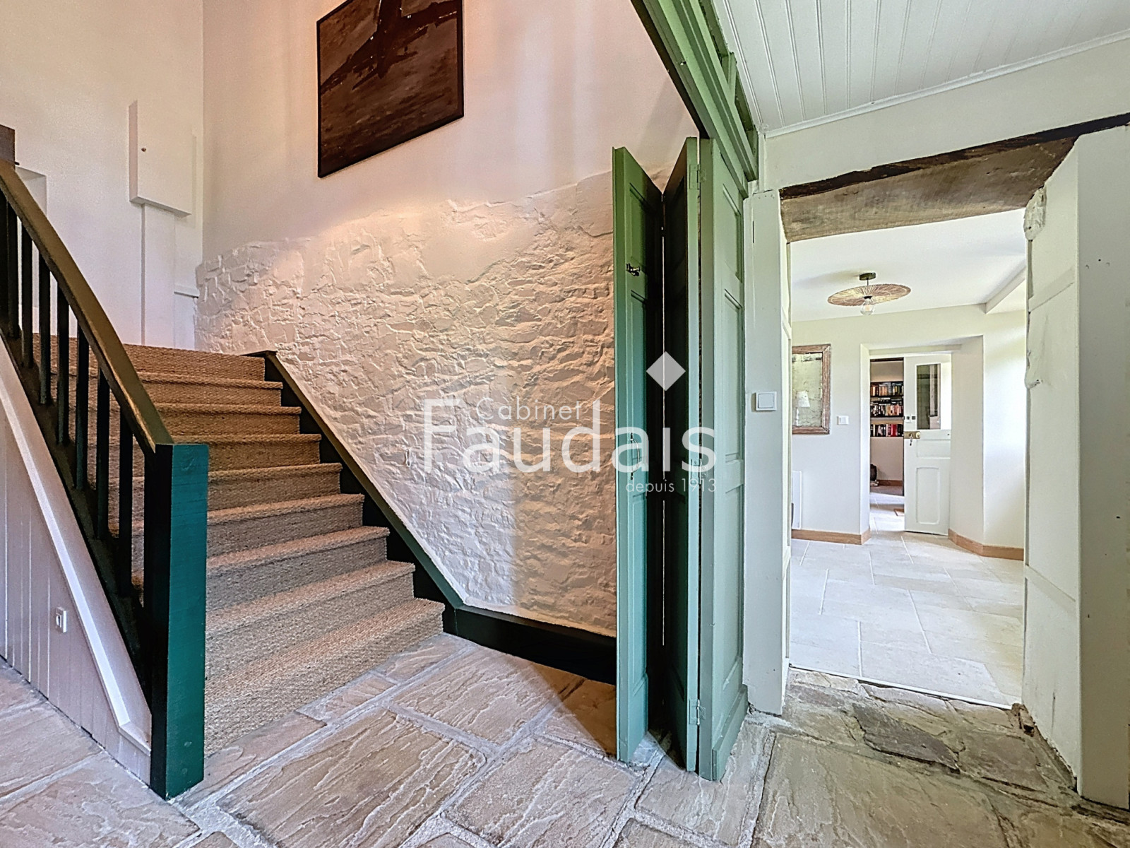 
                                                Vente
                                                 Soulles -maison de charme en pierre de 167 m2 avec vie de pl