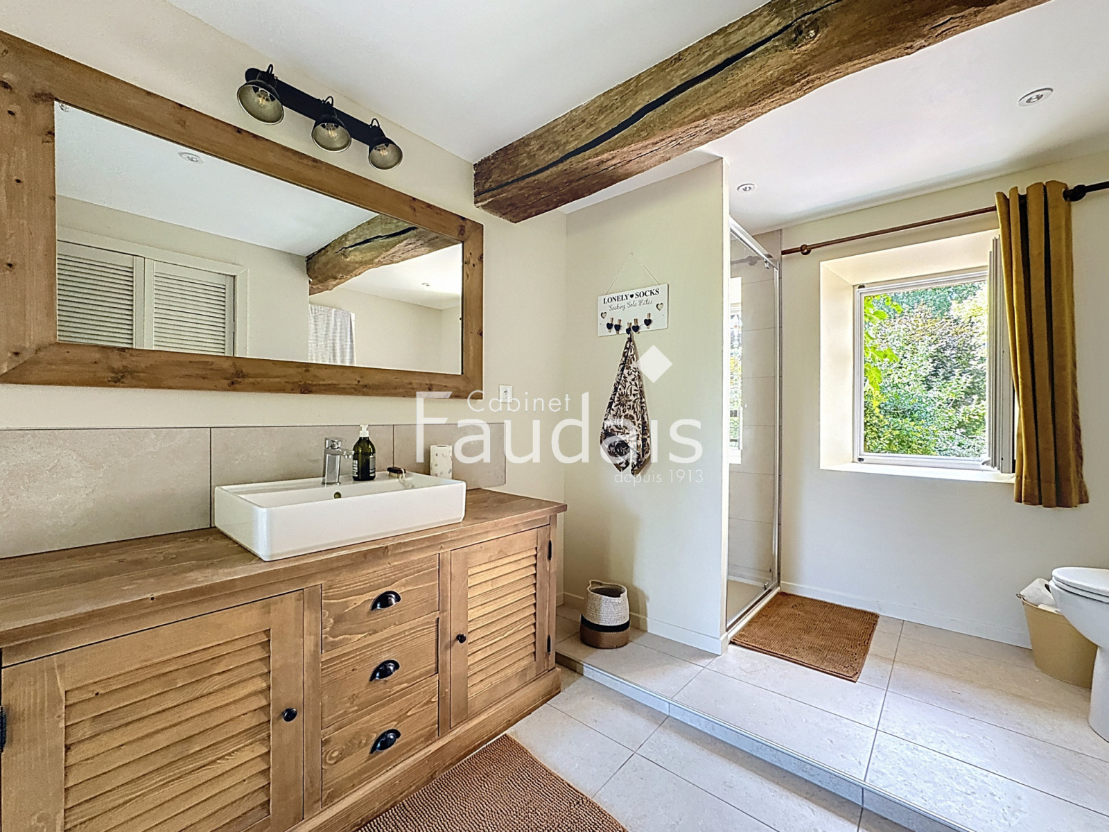 
                                                Vente
                                                 Soulles -maison de charme en pierre de 167 m2 avec vie de pl