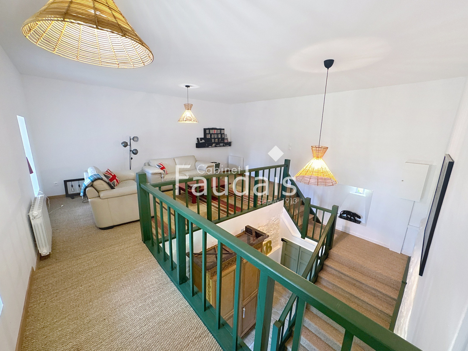 
                                                Vente
                                                 Soulles -maison de charme en pierre de 167 m2 avec vie de pl