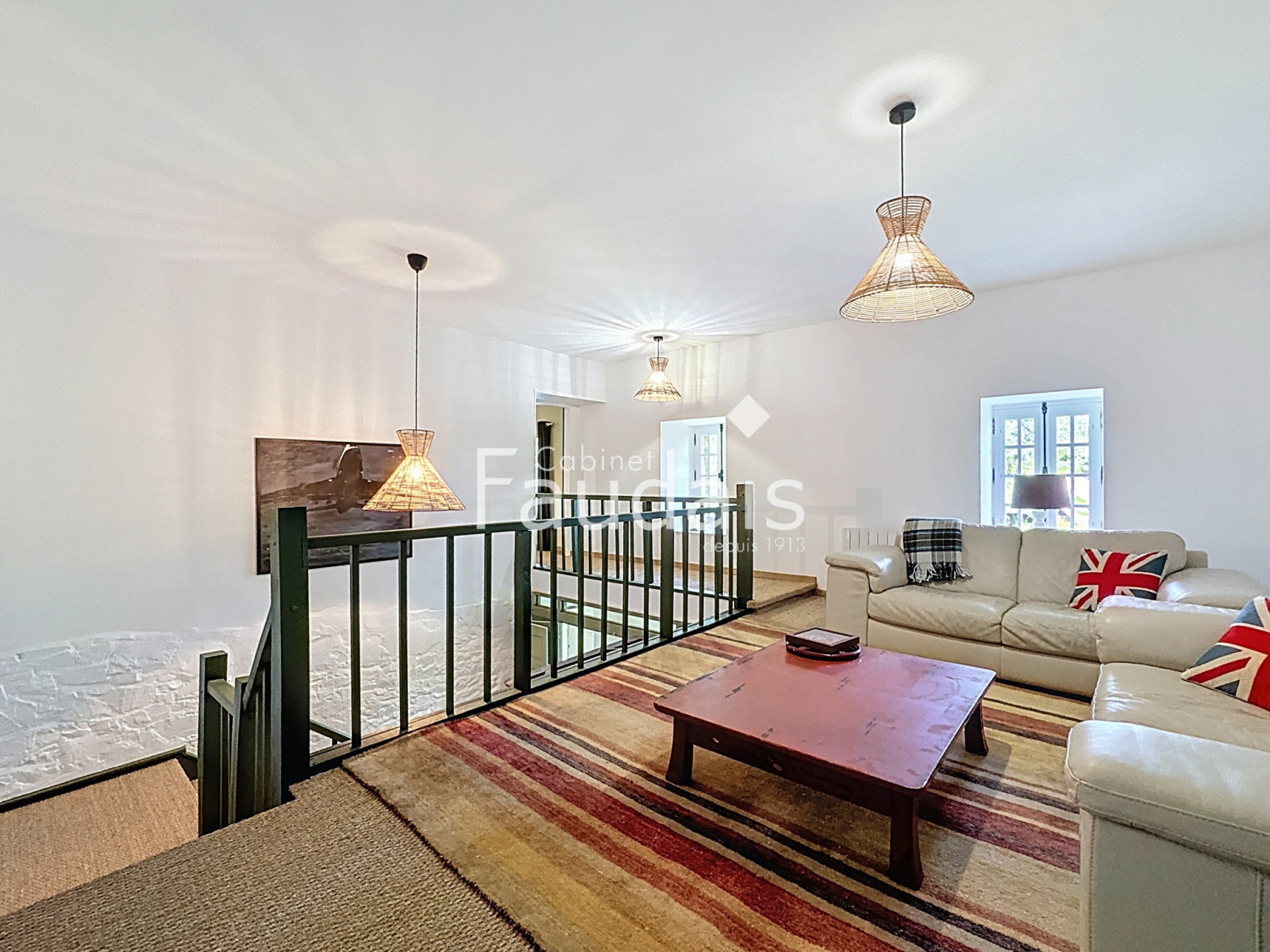 
                                                Vente
                                                 Soulles -maison de charme en pierre de 167 m2 avec vie de pl