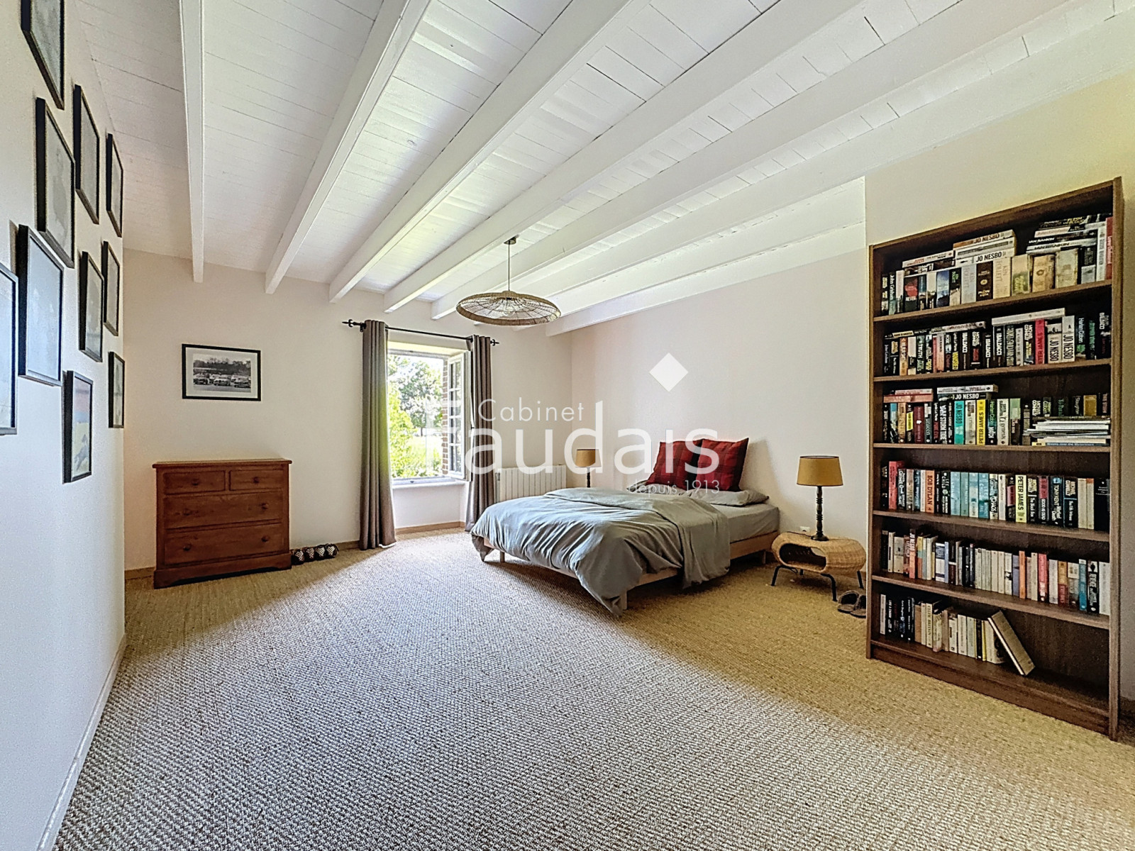 
                                                Vente
                                                 Soulles -maison de charme en pierre de 167 m2 avec vie de pl