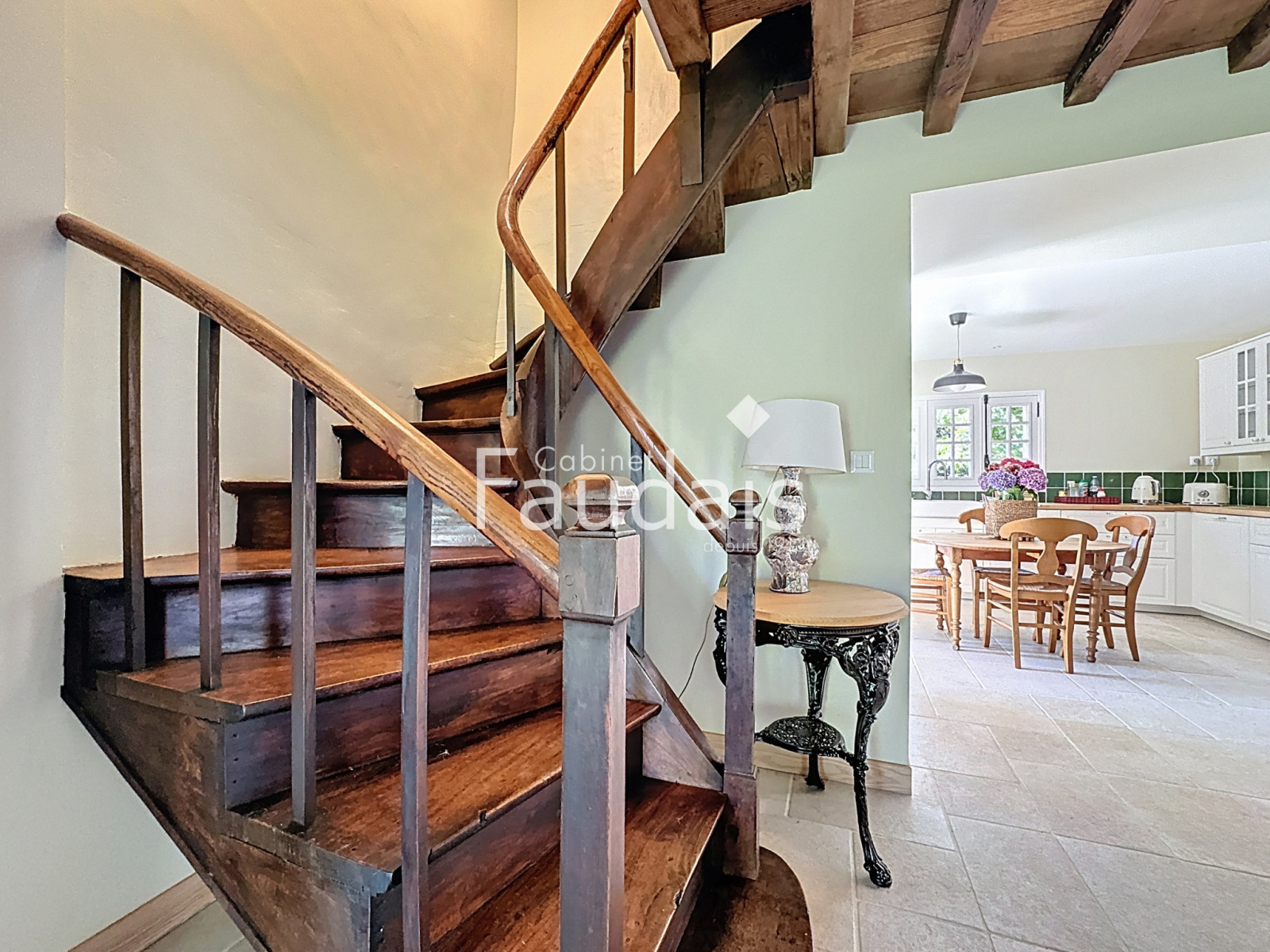 
                                                Vente
                                                 Soulles -maison de charme en pierre de 167 m2 avec vie de pl