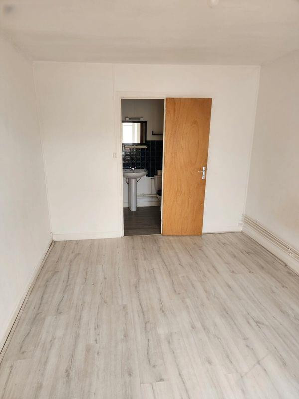 
                                                Location
                                                 Sous location F2 : 2 pièces de 31m²