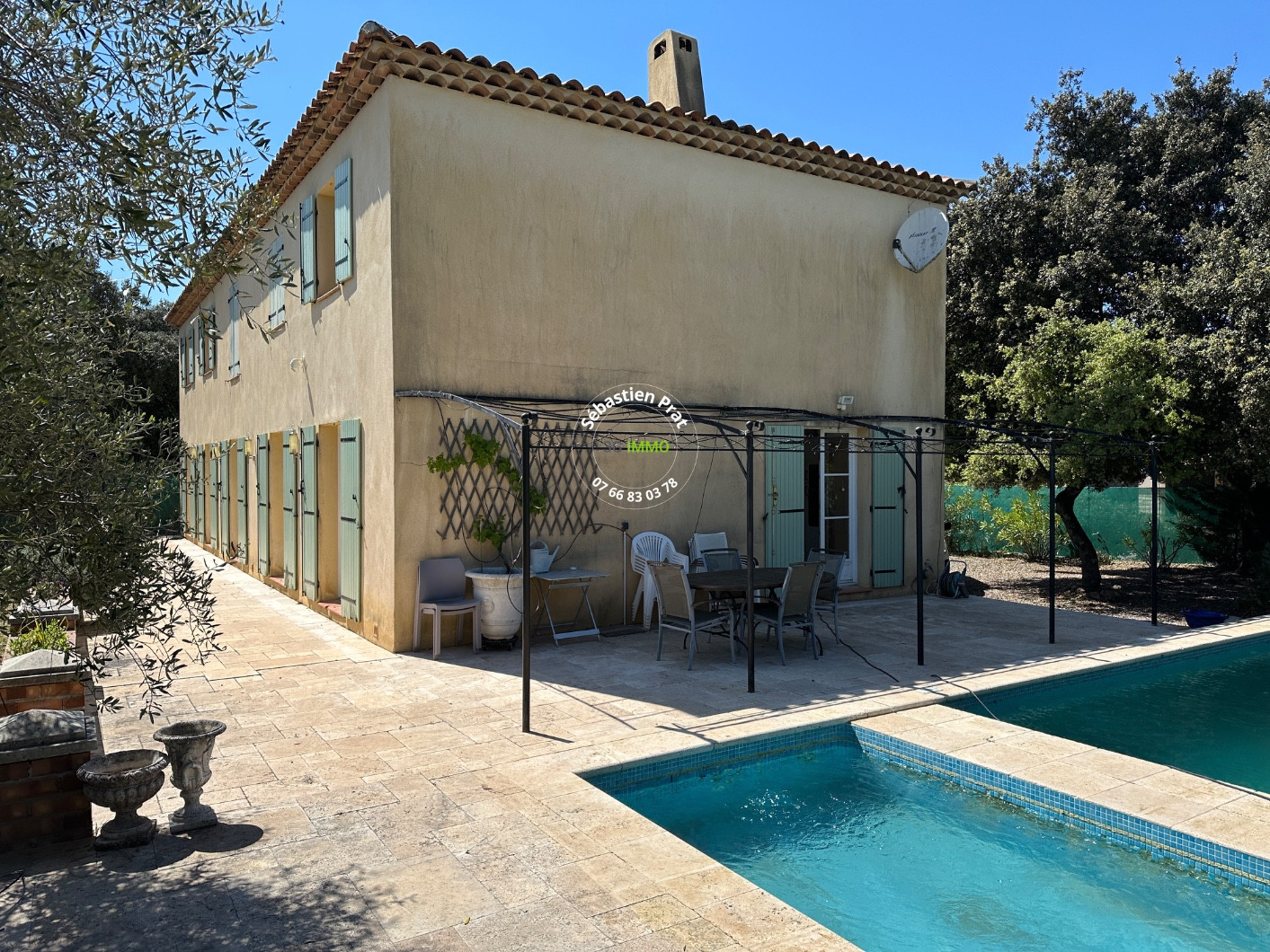 
                                                Vente
                                                 Spacieuse demeure de 9 pièces, 235m²
