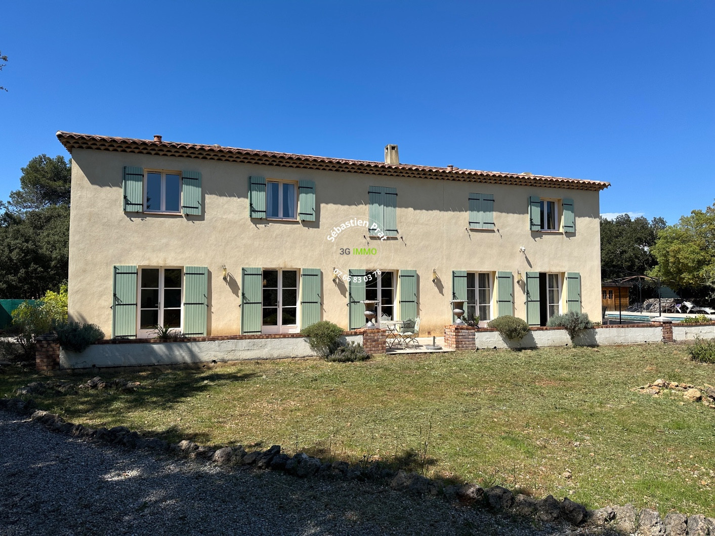 
                                                Vente
                                                 Spacieuse demeure de 9 pièces, 235m²