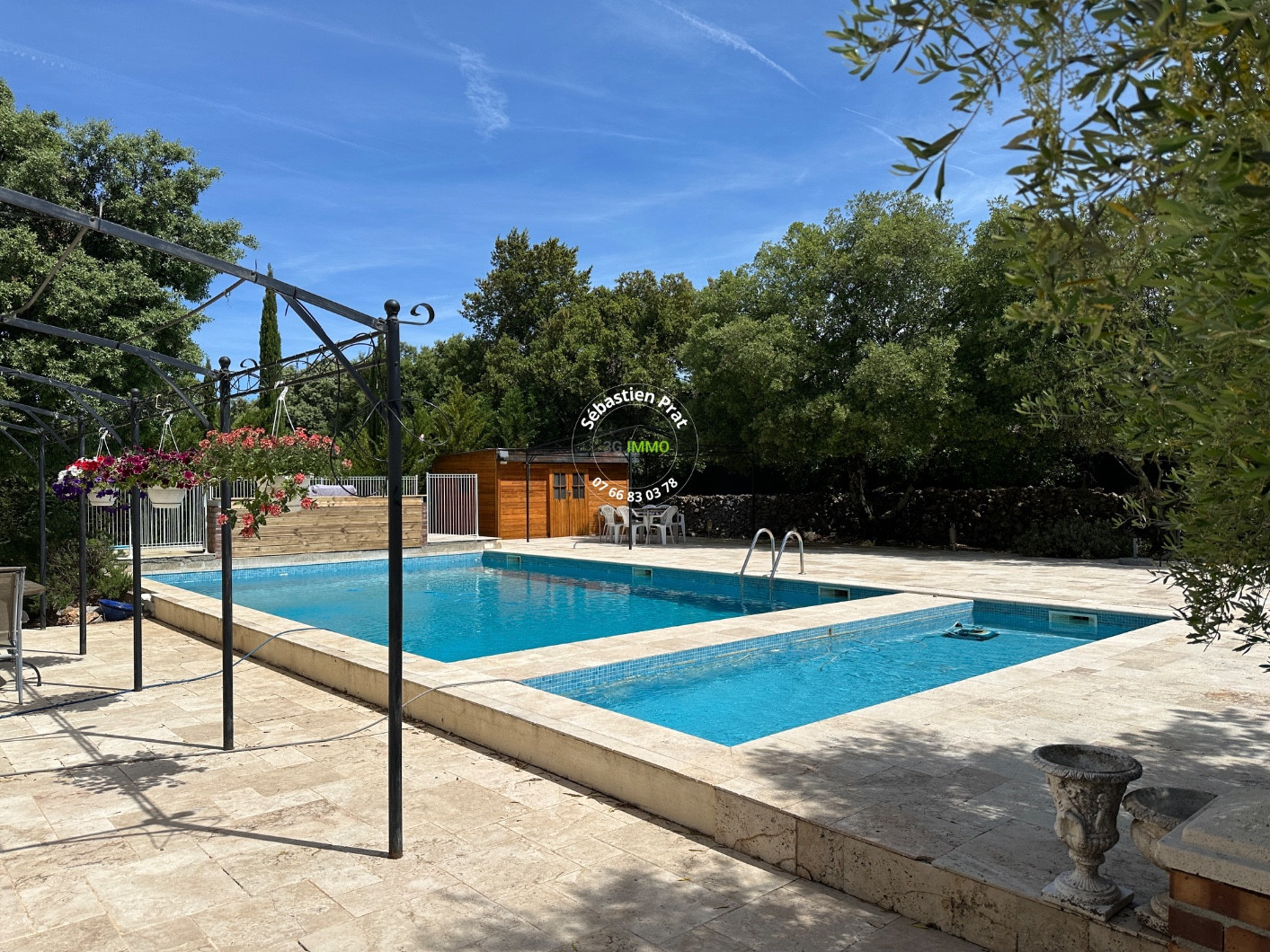 
                                                Vente
                                                 Spacieuse demeure de 9 pièces, 235m²