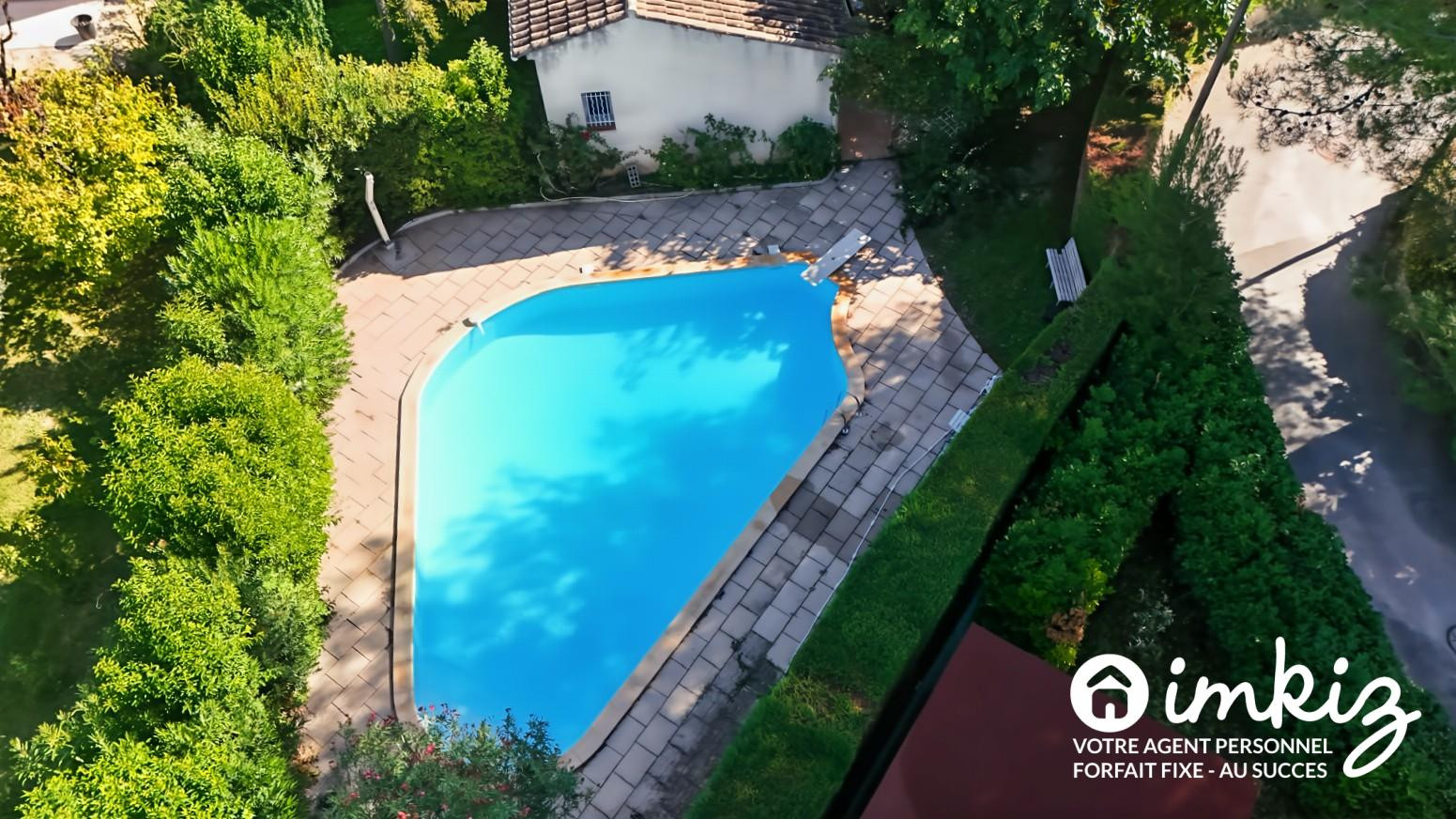 
                                                Vente
                                                 Spacieuse villa familiale avec piscine et garage
