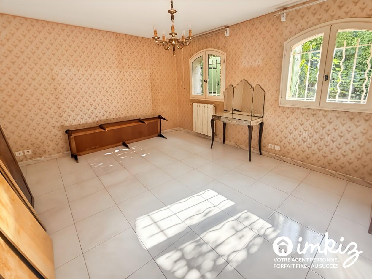 
                                                Vente
                                                 Spacieuse villa familiale avec piscine et garage