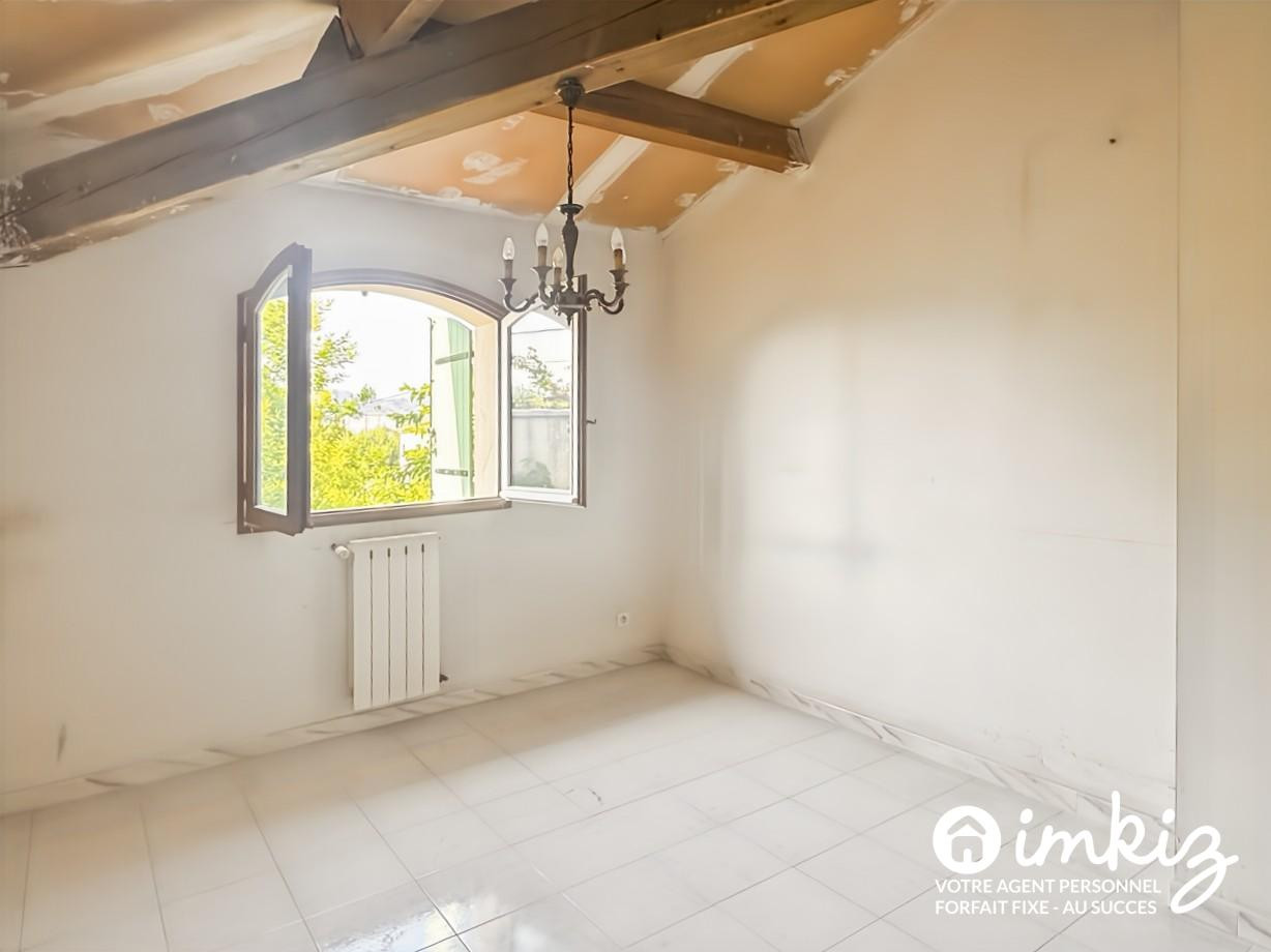 
                                                Vente
                                                 Spacieuse villa familiale avec piscine et garage