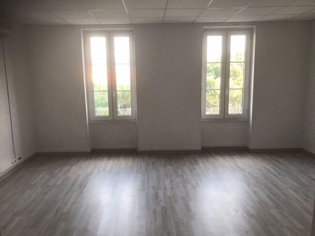 
                                                Location
                                                 Spacieux 2 pièces à Montélimar