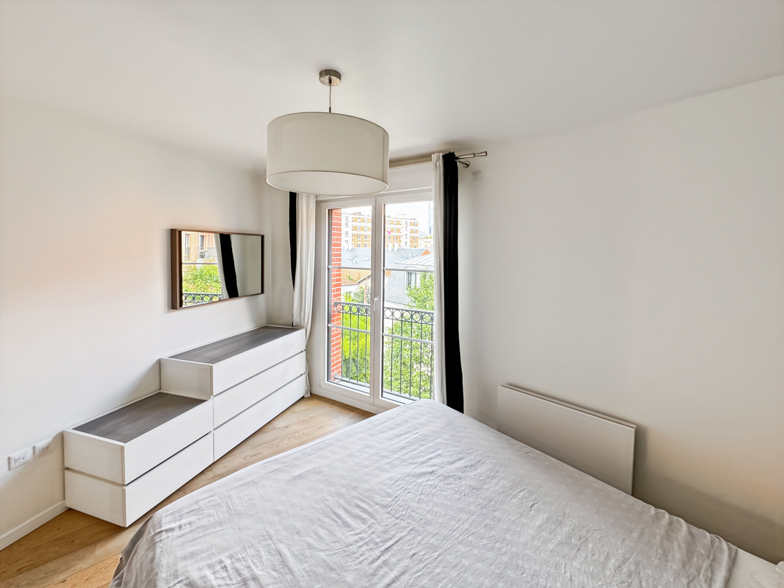 
                                                Location
                                                 Spacieux 4 Pièces avec Balcon et Parking à Puteaux – Passage Voltaire (loyer tout inclus)