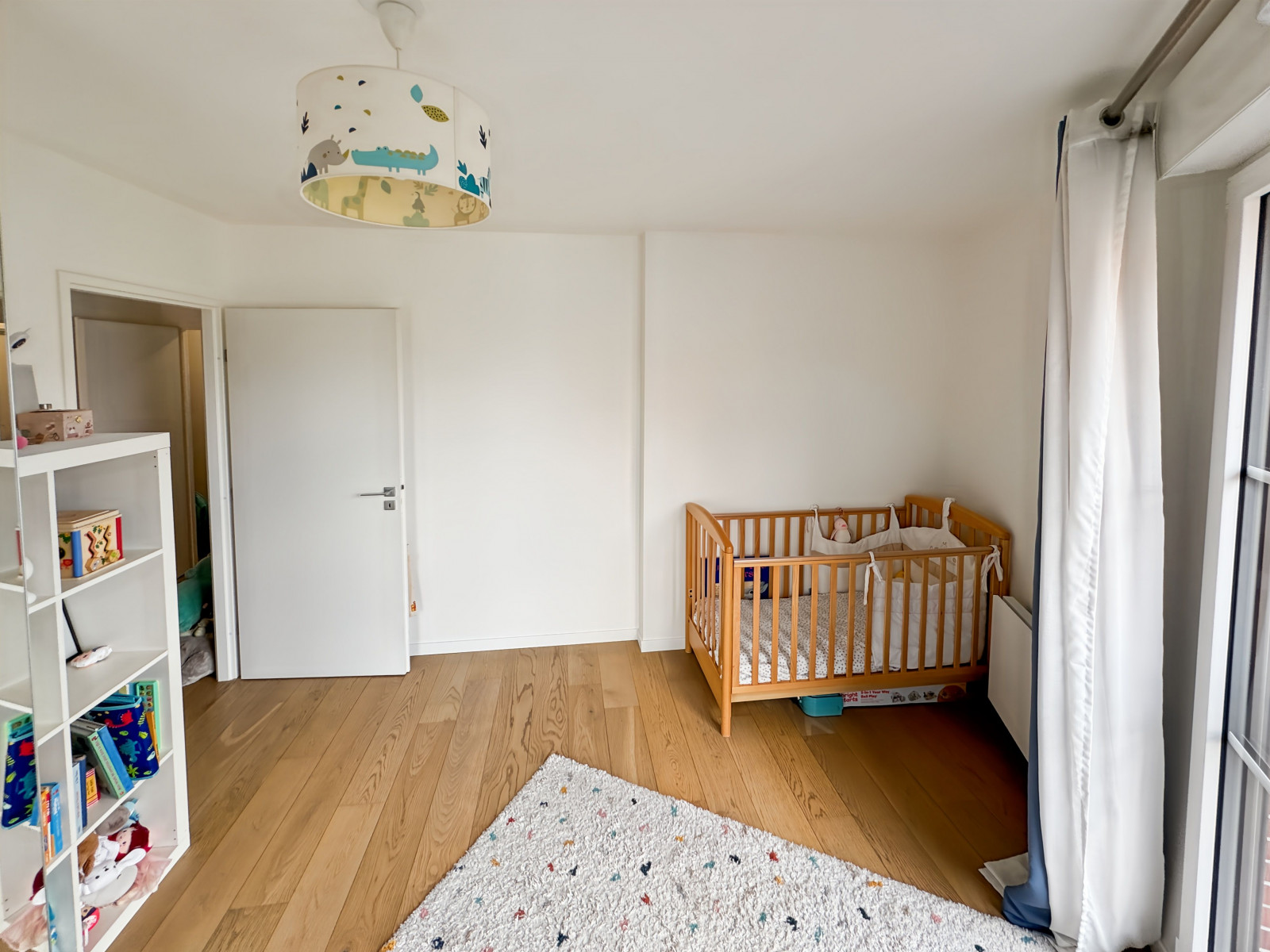 
                                                Location
                                                 Spacieux 4 Pièces avec Balcon et Parking à Puteaux – Passage Voltaire (loyer tout inclus)