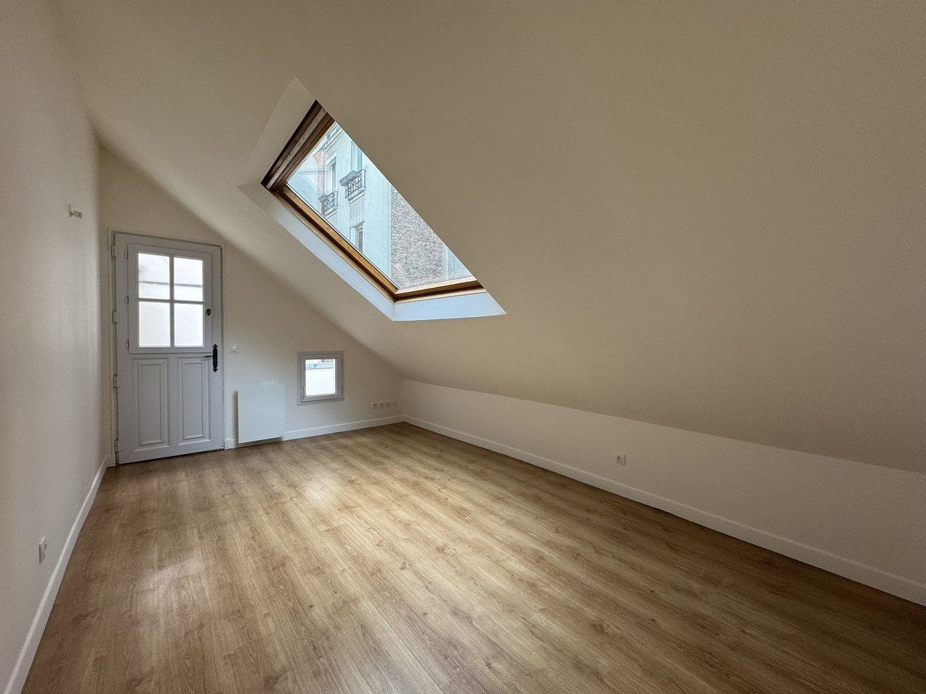 
                                                Location
                                                 Spacieux 5 pièces meublé Pour colocation