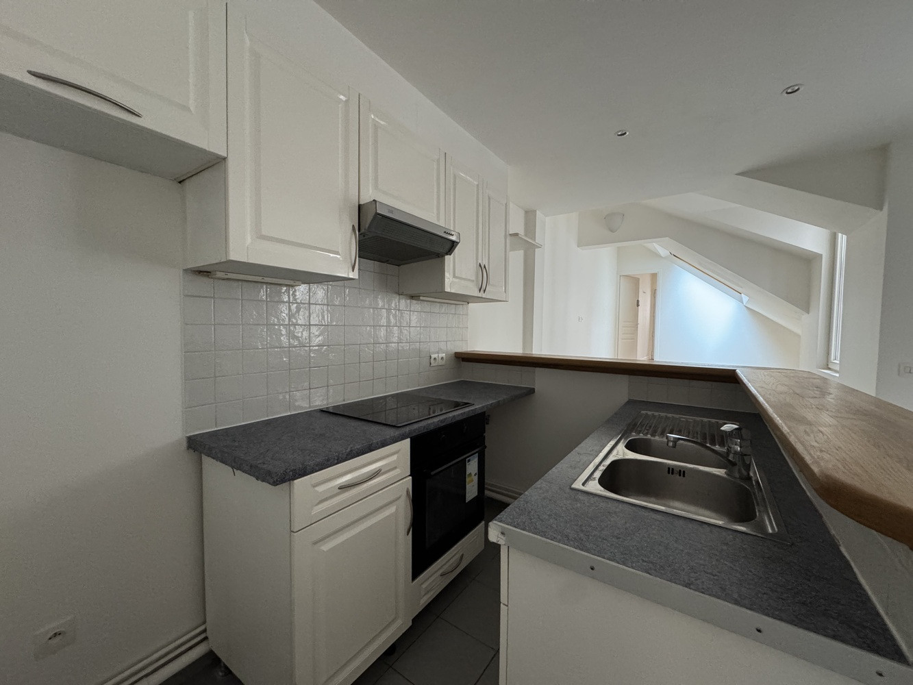 
                                                Location
                                                 Spacieux 5 pièces meublé Pour colocation