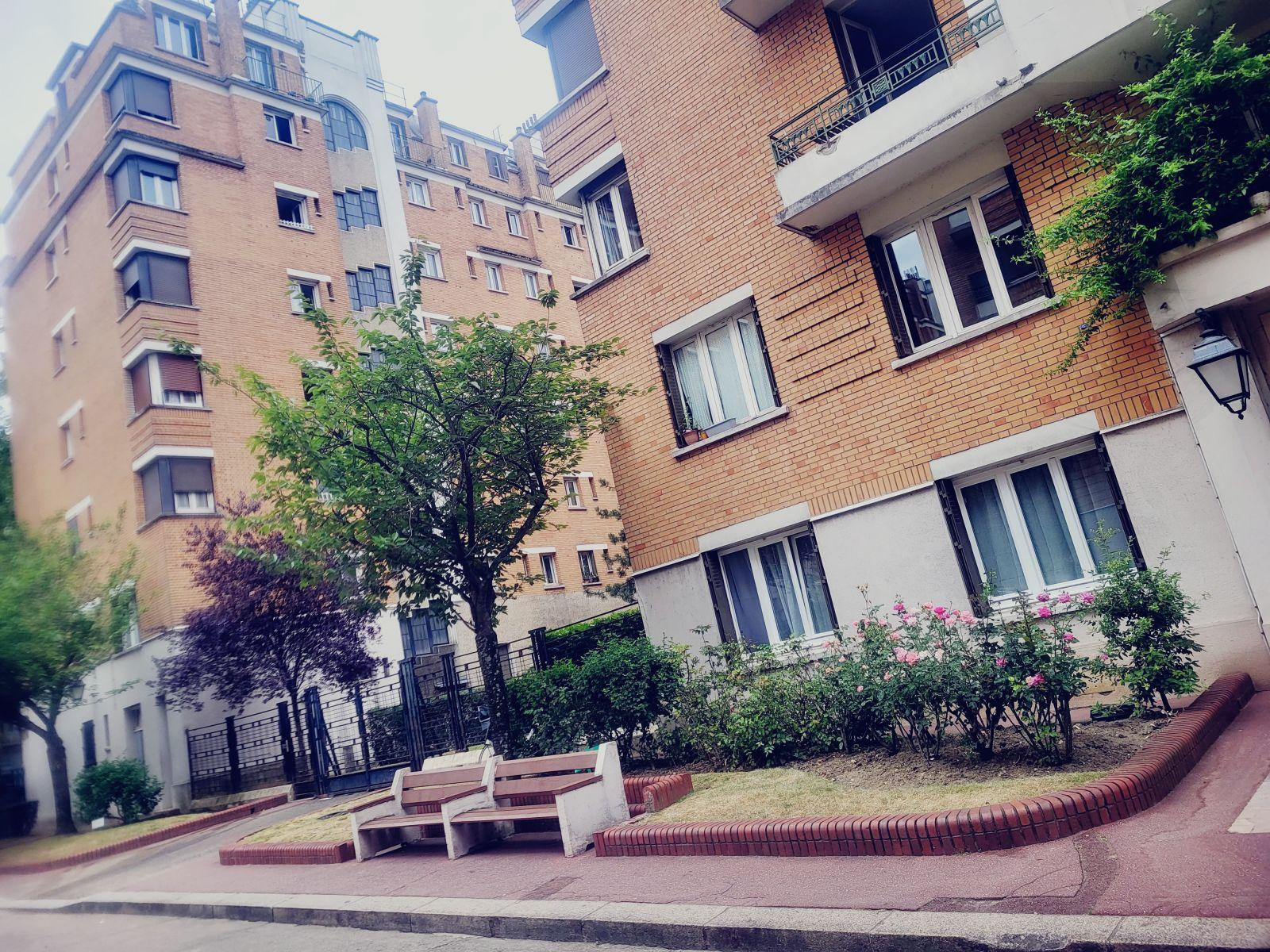 
                                                Location
                                                 Spacieux appart à partager à 4 étudiants.