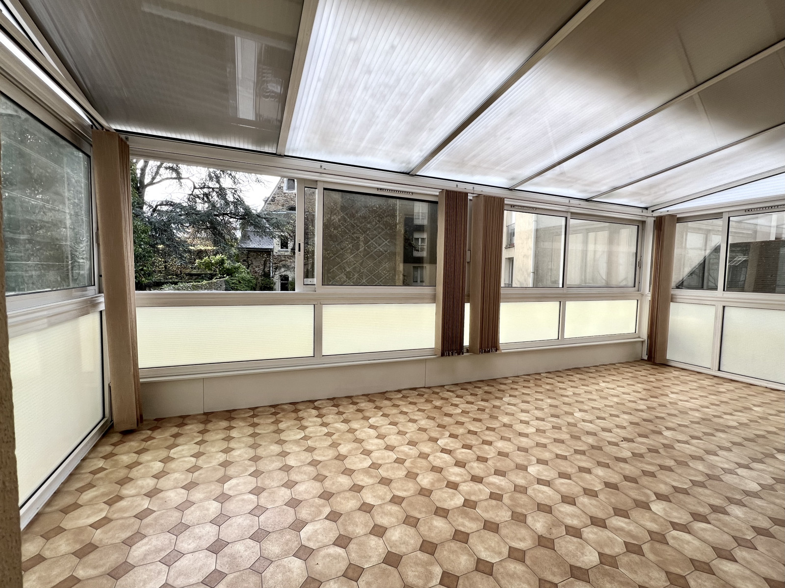 
                                                Vente
                                                 Spacieux appartement avec extérieur à Angers