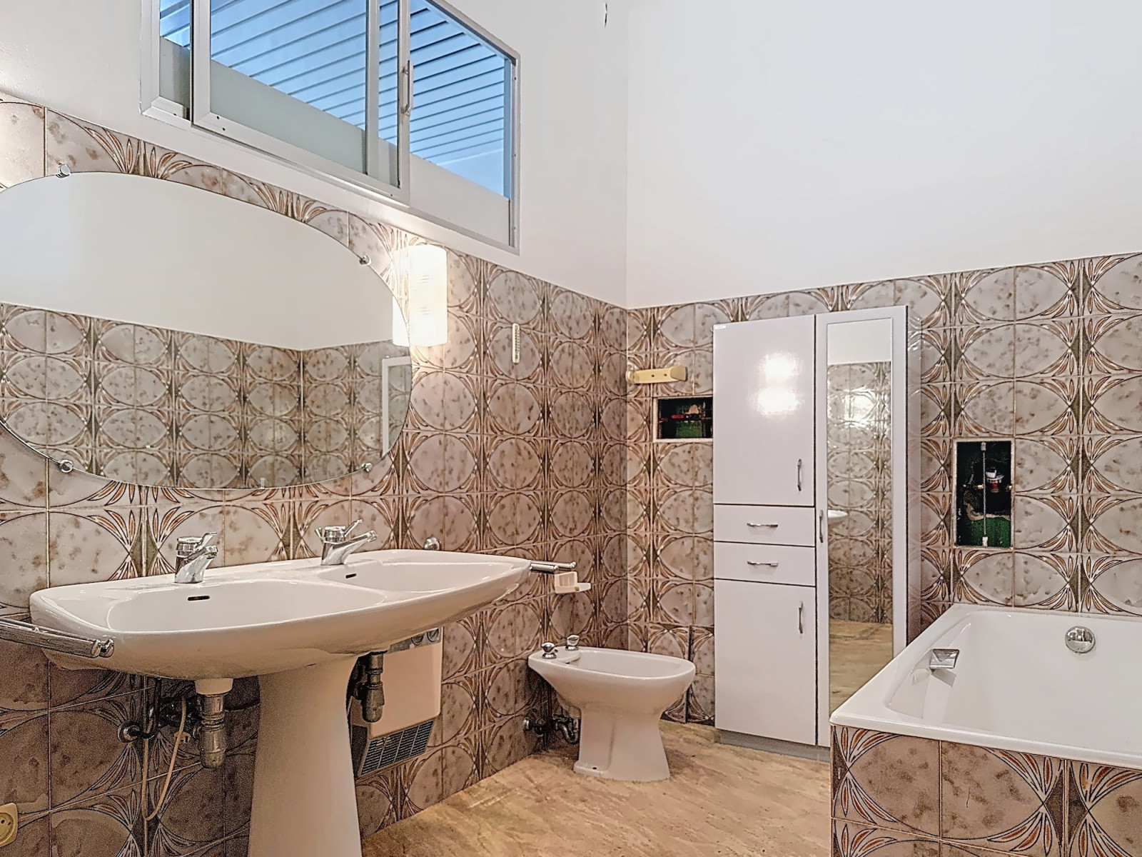 
                                                Vente
                                                 Spacieux appartement dans magnifique résidence Art Déco de Cimiez