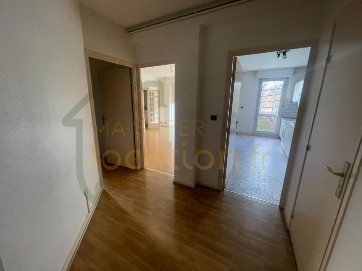
                                                Location
                                                 Spacieux appartement lumineux 3 chambres
