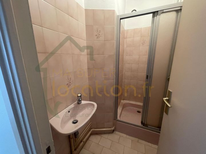 
                                                Location
                                                 Spacieux appartement lumineux 3 chambres
