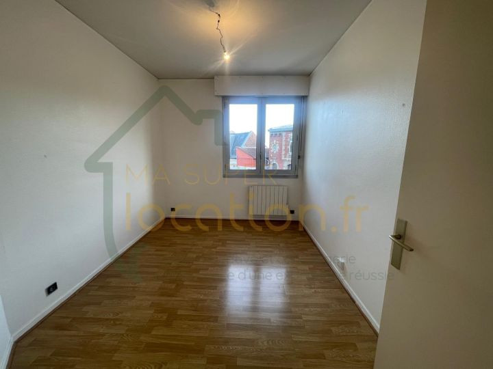 
                                                Location
                                                 Spacieux appartement lumineux 3 chambres