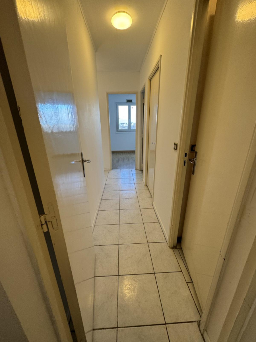 
                                                Location
                                                 Spacieux appartement T5 avec balcon