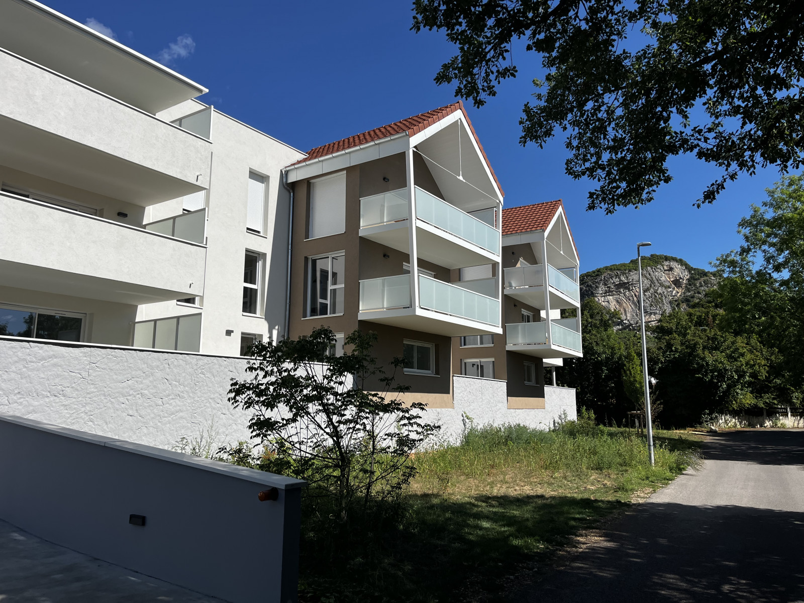 
                                                Vente
                                                 Spacieux et moderne appartement avec terrasse à Claix
