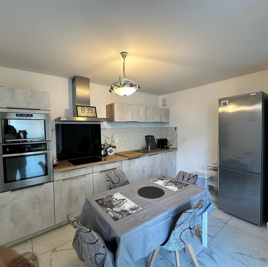 
                                                Location
                                                 Spacieux,lumineux,chic en plein coeur du Lyon-Foch