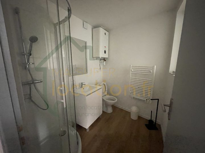 
                                                Location
                                                 Spacieux studio meublé en centre-ville