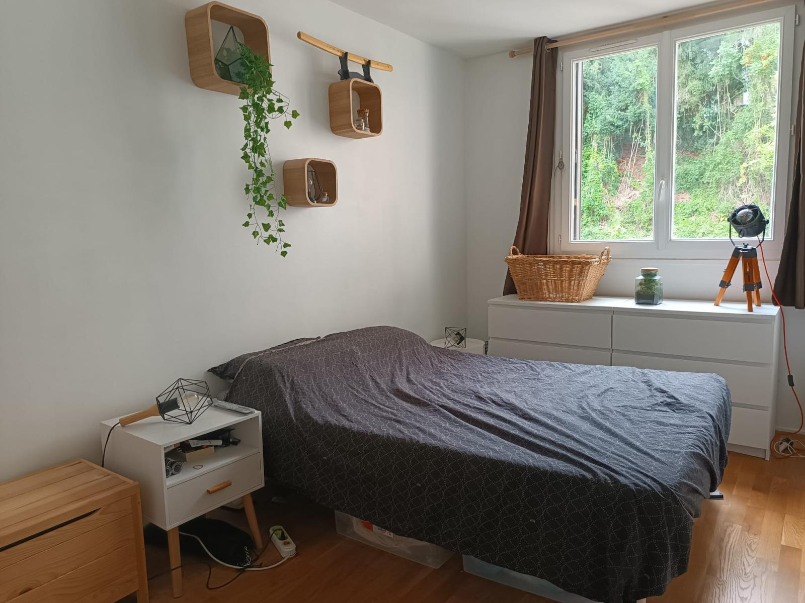
                                                Location
                                                 Spacieux T2 meublé de 60m² à Sèvres + Box privé