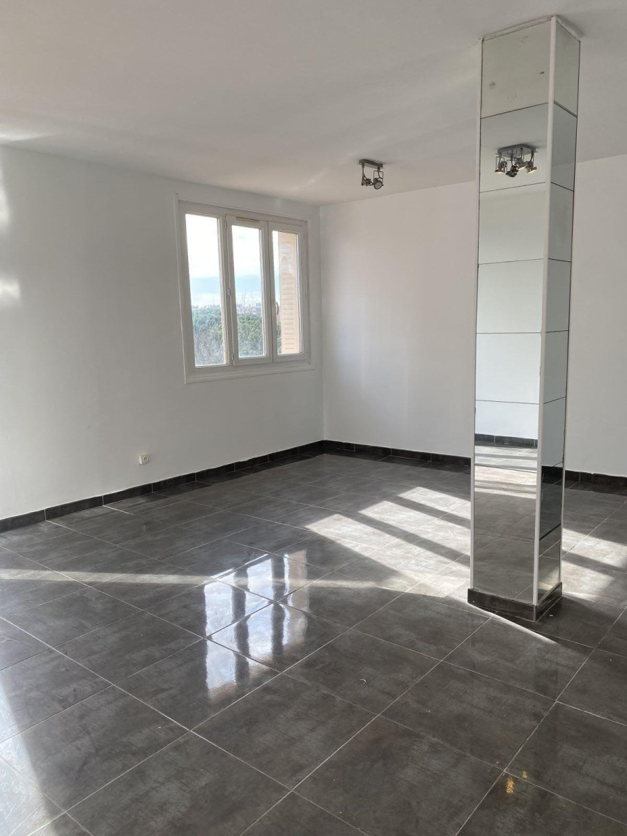 
                                                Location
                                                 Spacieux T4 dans copropriété Arborée et sécurisée