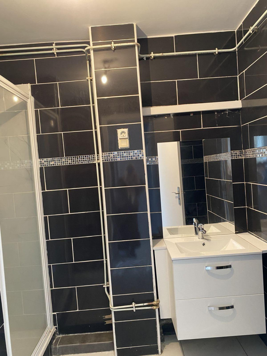 
                                                Location
                                                 Spacieux T4 dans copropriété Arborée et sécurisée