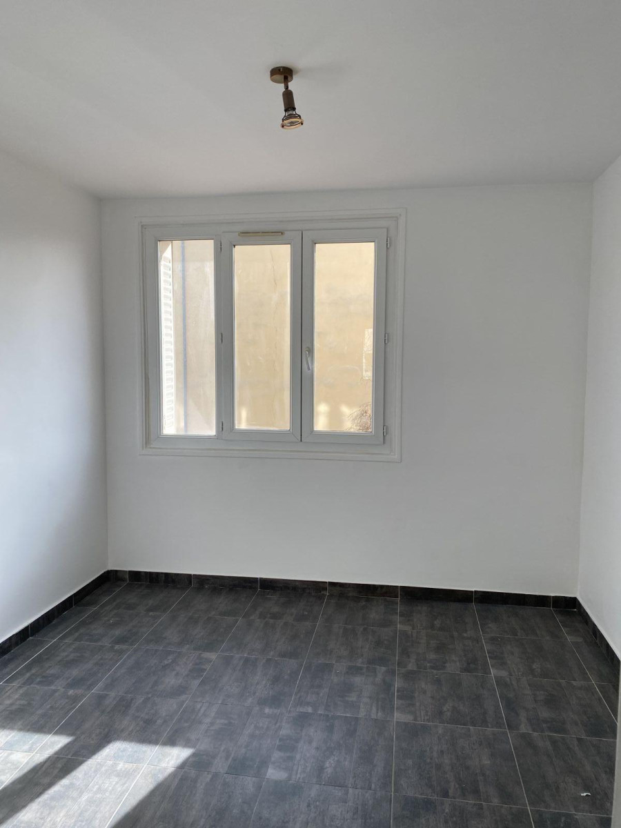 
                                                Location
                                                 Spacieux T4 dans copropriété Arborée et sécurisée