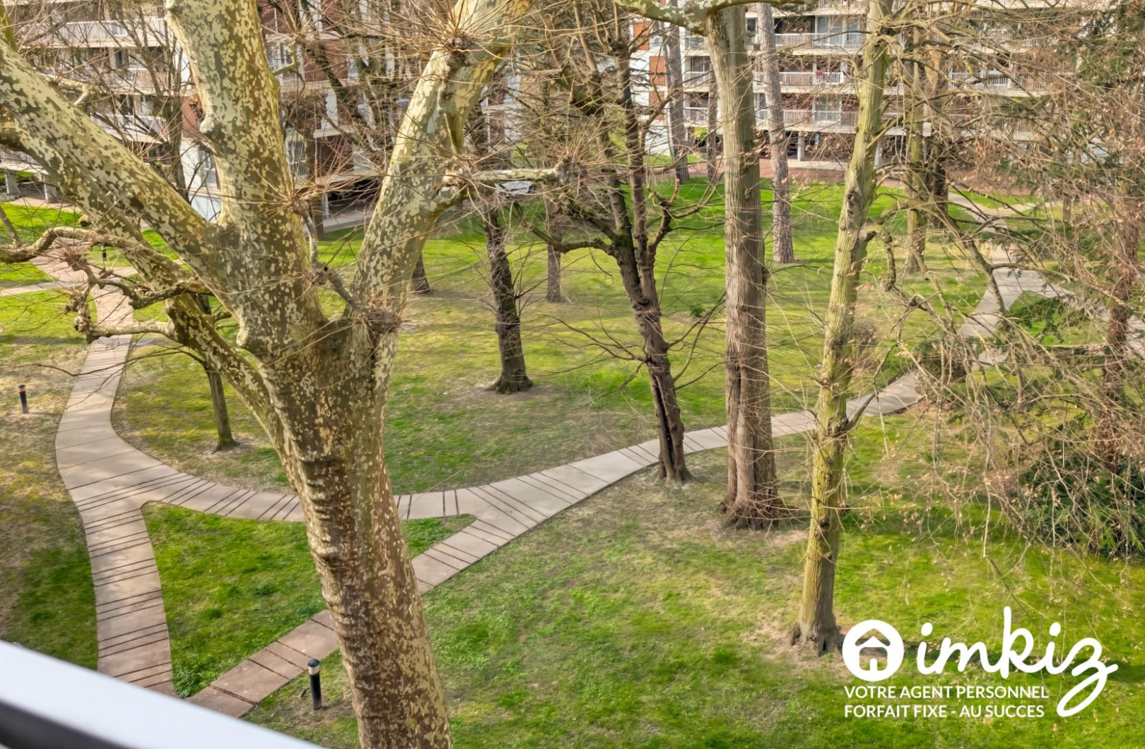 
                                                Vente
                                                 Spacieux T5 + bureau avec balcon et double garage