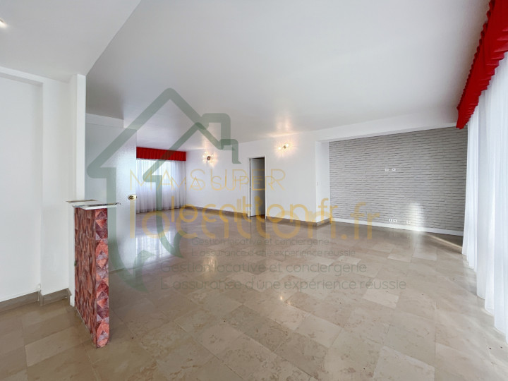 
                                                Location
                                                 Spacieux T5 dans résidence prisée avec balcons