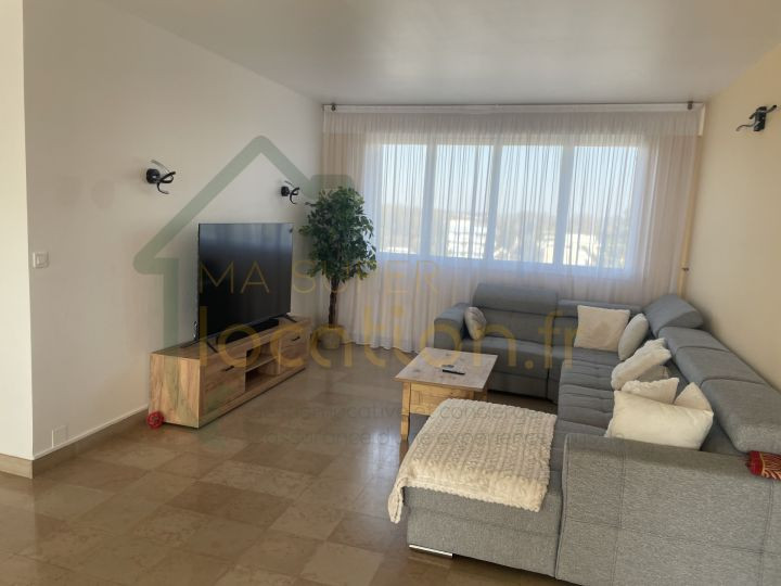 
                                                Location
                                                 Spacieux T5 dans résidence prisée avec balcons