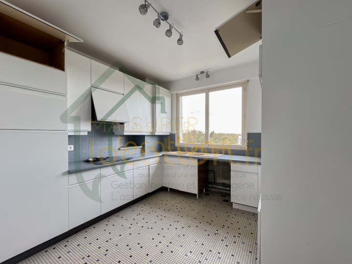 
                                                Location
                                                 Spacieux T5 dans résidence prisée avec balcons