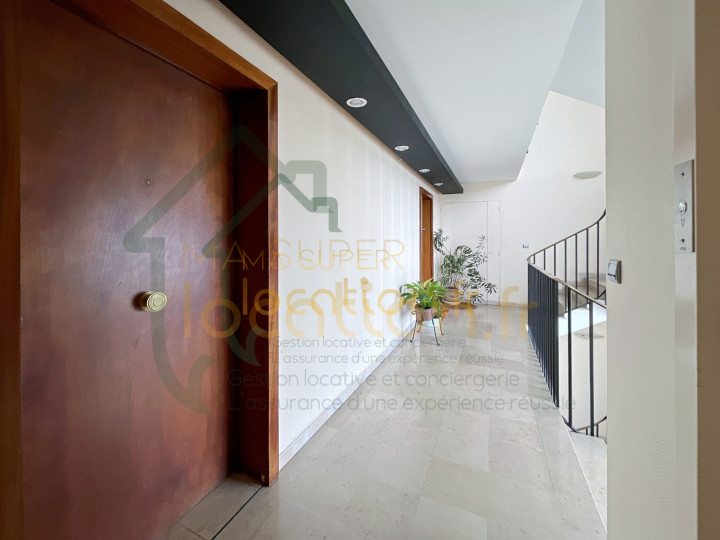 
                                                Location
                                                 Spacieux T5 dans résidence prisée avec balcons